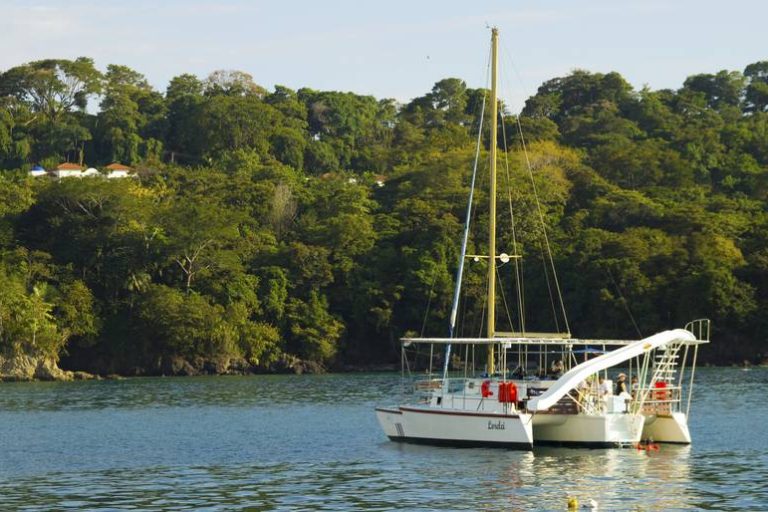catamaran tour manuel antonio costa rica