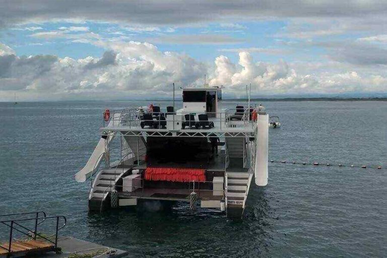 55 ft catamaran marina pea vela Quepos Costa Rica